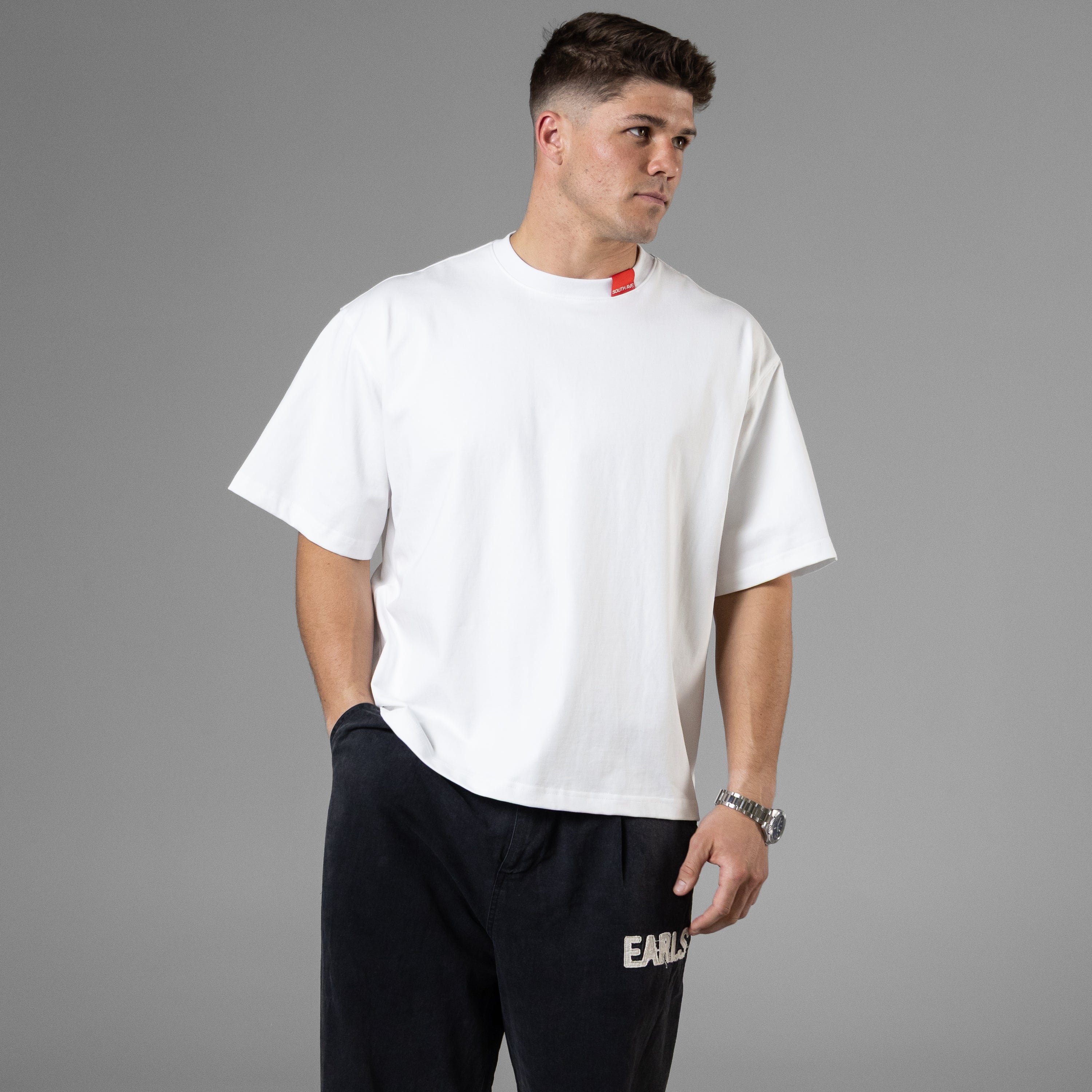 WHITE TEE
